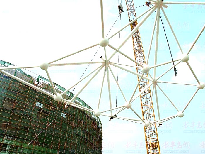 三亚体育馆网架安装